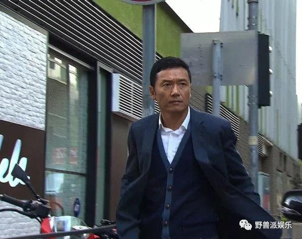 苗僑偉大家都知道啦,tvb電視史上的老牌帥哥,無線五虎之一,83版《射鵰