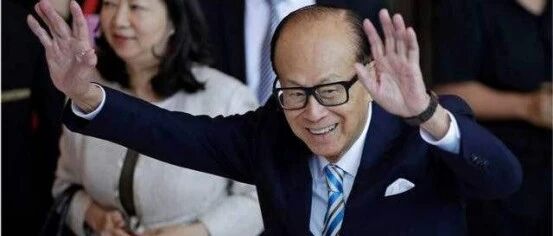西方制裁俄富豪，把李嘉诚吓跑回来了