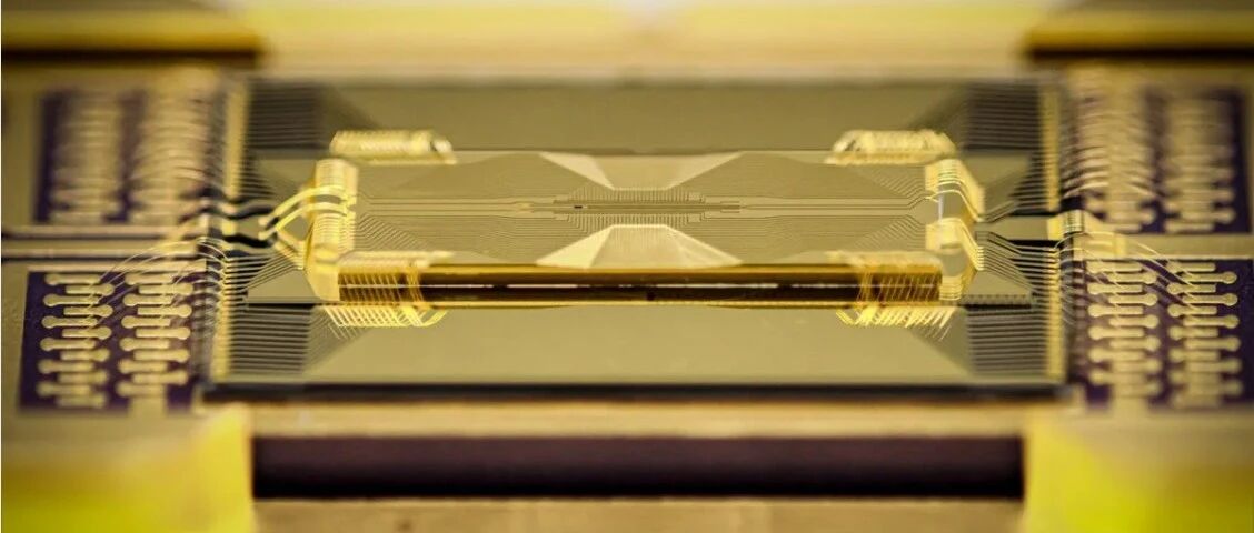 玻璃芯片成为新量子体系结构的关键