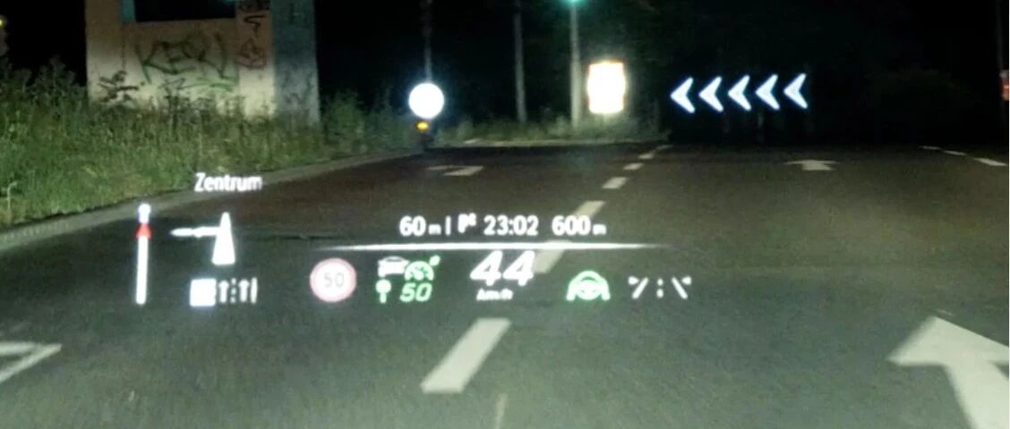 抬头显示器（HUD）驾驶技术的近期发展