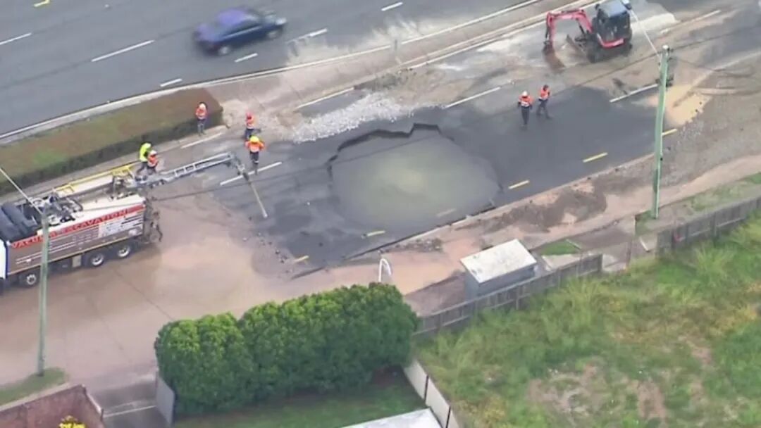 A sinkhole in Wynnum Rd caused by a burst water main. Picture: ABC