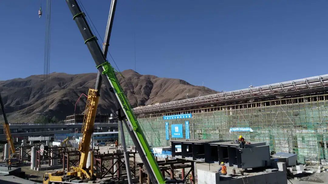 穿过可可西里、翻越唐古拉山，拉萨首座高架钢箱梁桥成功首架