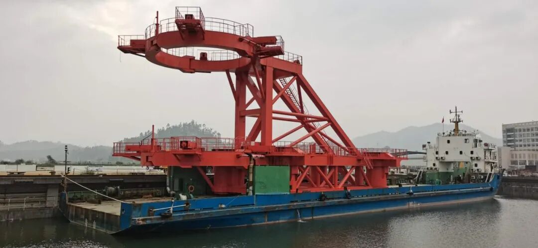 “小天鹅”号海上风力发电稳桩平台开合试验取得圆满成功