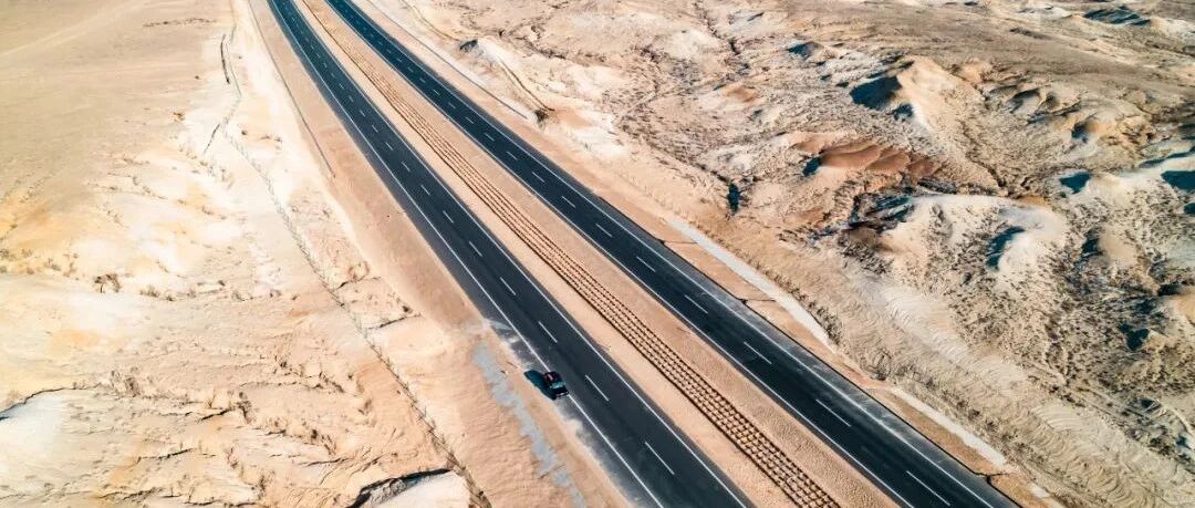 新疆首条沙漠高速公路——S21阿勒泰至乌鲁木齐高速公路建成通车