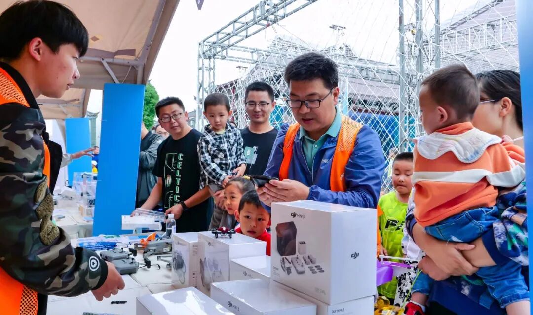 服务涵盖昆明无人机培训、昆明保安服务、昆明物业服务、昆明宠物医疗美容、昆明职业技能培训服务、昆明广告策划、昆明安防监控。