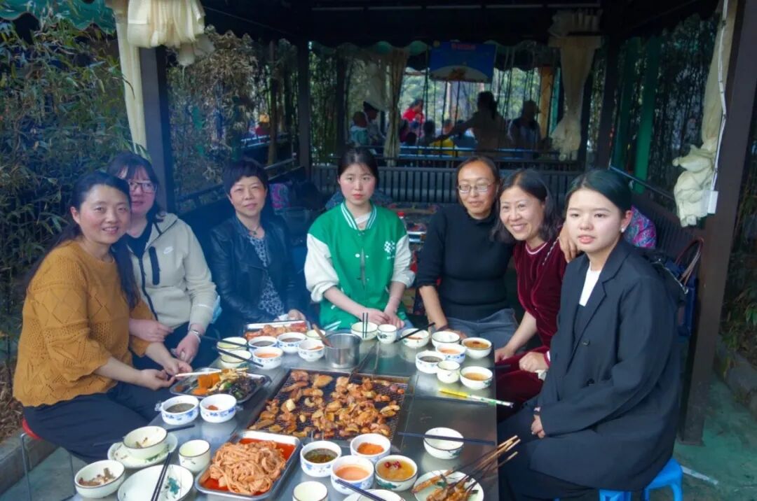 服务涵盖昆明无人机培训、昆明保安服务、昆明物业服务、昆明宠物医疗美容、昆明职业技能培训服务、昆明广告策划、昆明安防监控。