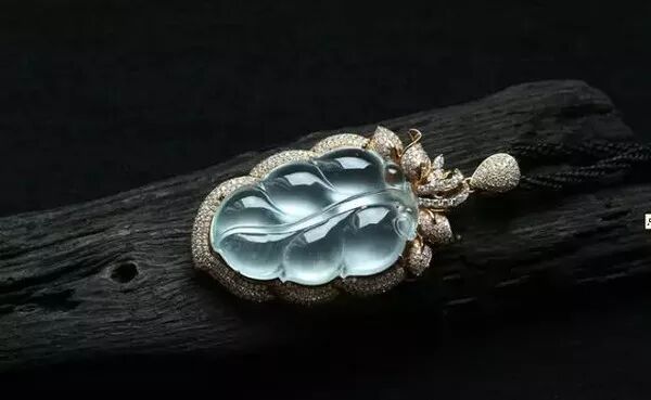 翡翠玉坠还分男女？！戴对才养人！