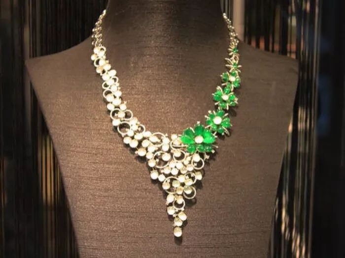 适合自己的才是最好的！不同年龄段人群应该如何挑选翡翠？