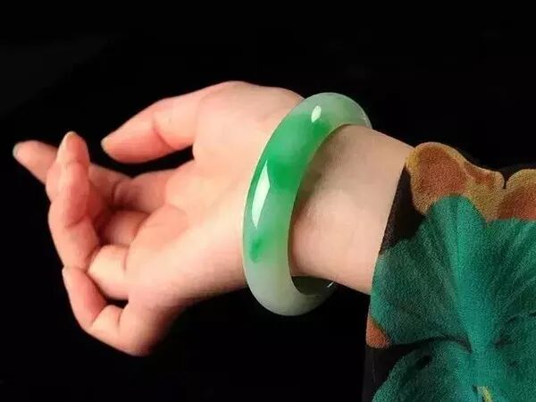 冬天才要戴翡翠，养生效果会翻倍！