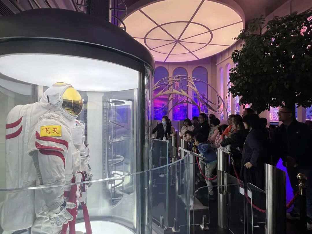 星海梦想巾帼力量丨走进正佳科学馆开启宇宙探秘之旅