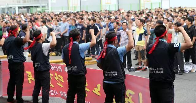 让女员工跪地互扇耳光，不是狼性是有病