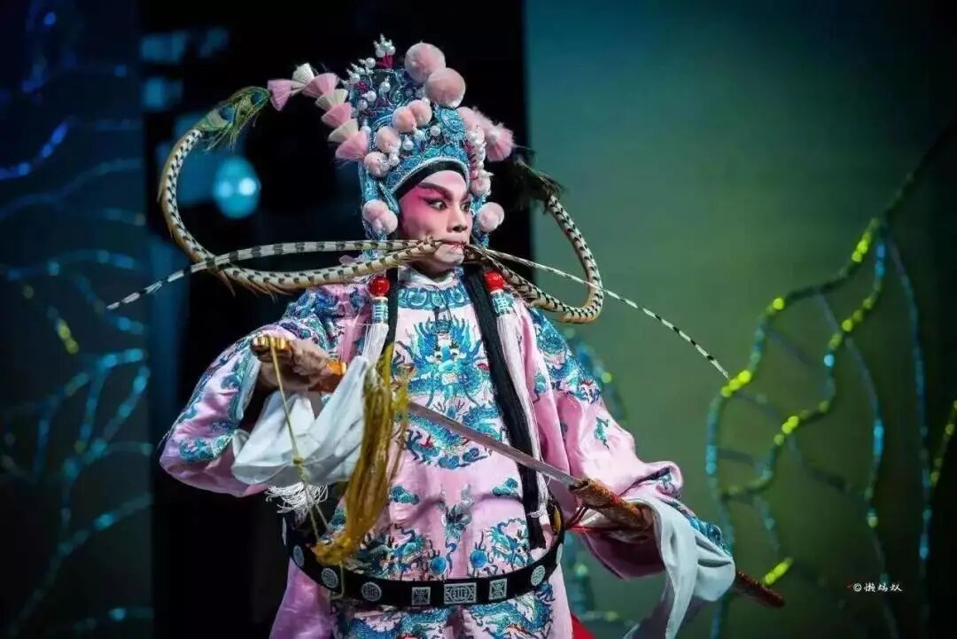 又称"雉尾生",因盔插雉尾(翎子)而得名,多扮演青年能武的王孙及将官等