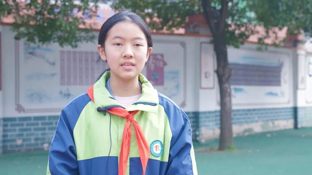 关岭一中组织学生收看《贵州教育大讲堂》开学第一课