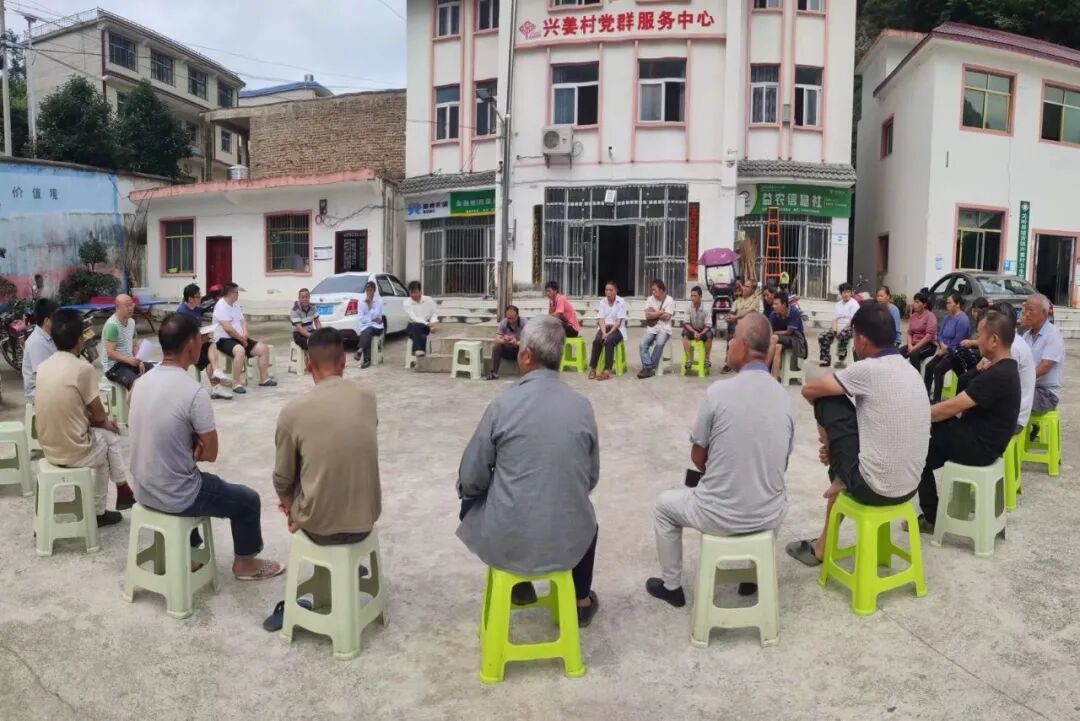 用心用情书写乡村振兴帮扶新篇章——记安顺市关岭自治县坡贡镇兴姜村