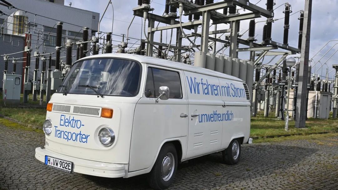 那么接下来就该介绍今天的主角了,电动版的t2面包车.