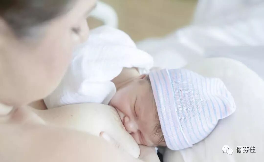 母乳喂养胸部会变形，怎么办？