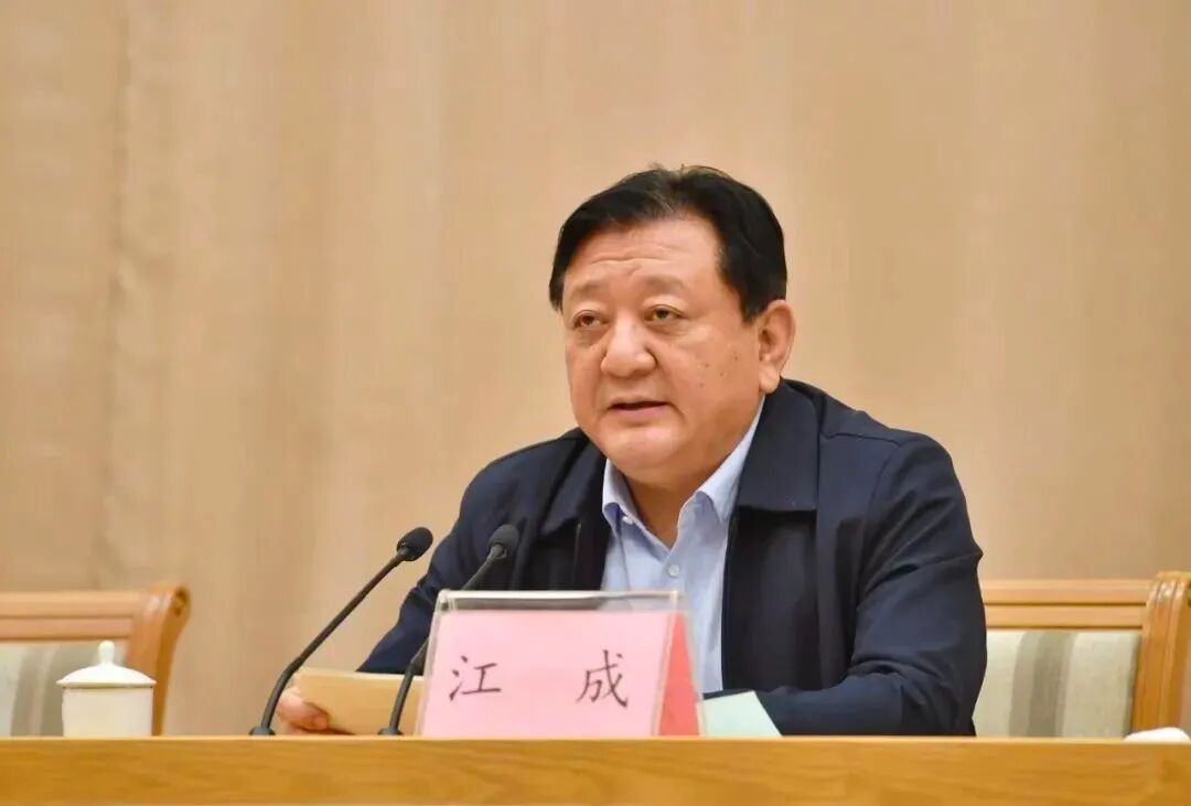 曾任山东省交通运输厅党组书记,厅长;省委副秘书长,办公厅主任等职
