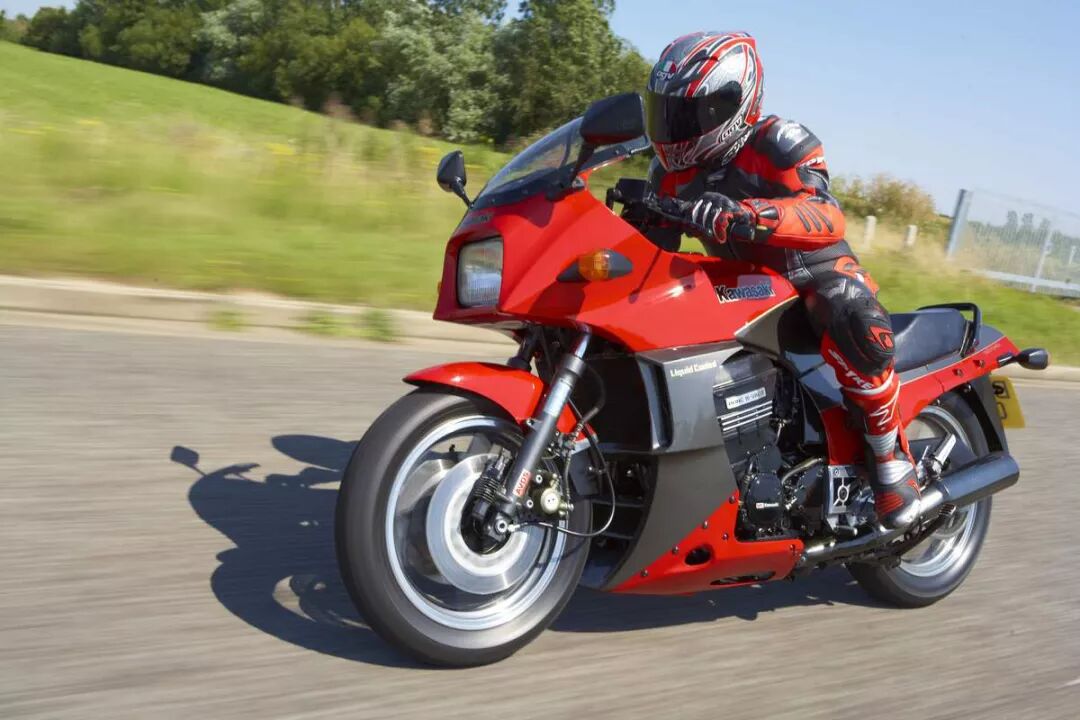 经典老车横空出世的川崎gpz900r