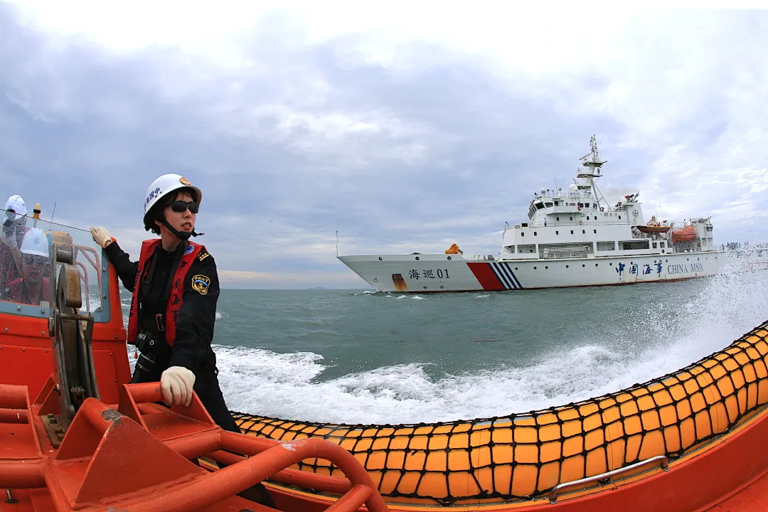 90后姑娘正式任职“海巡01”轮船长成为中国首位远洋公务船女船长