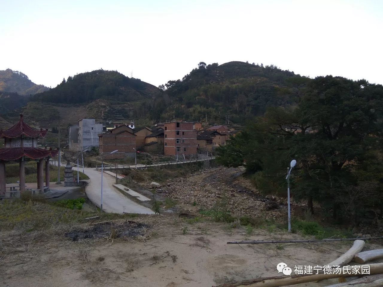 周宁县玛坑乡东南部,距乡所在地10公里,东邻本乡孝悌村,西连本县咸