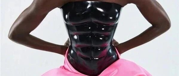 3D打印、肌肉铠甲与伍尔夫小说，让巴黎高定时装周更惊艳