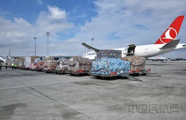 一批批来自世界各地的医疗物资已抵达中国 请记住他们！