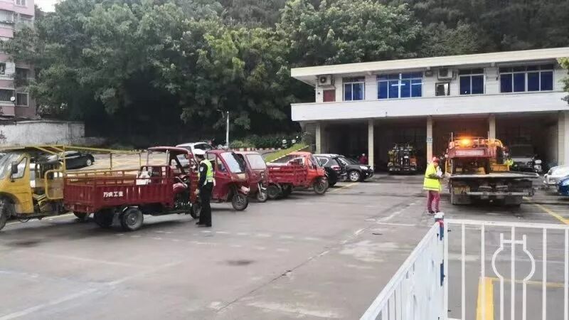 我市公安交警部门持续整治市区内三轮车交通违法行为