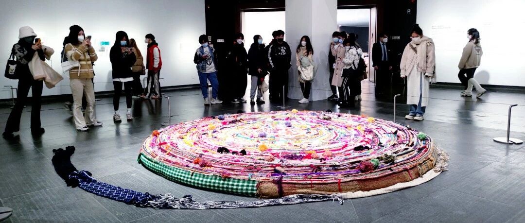 ���������ȣ������ǵ������ڿ�չָ�ϣ�ͼƬ