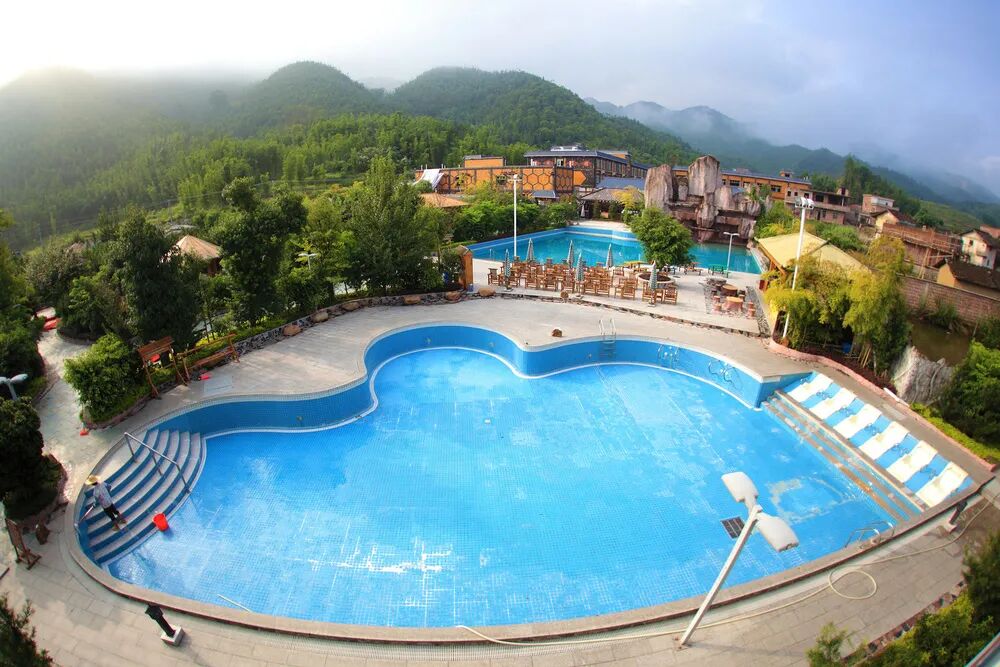 0751-6920888(云天海位于g105国道旁)地址:韶关市新丰县梅坑镇利坑角