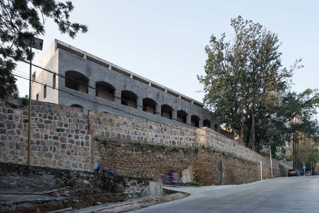 场所精神 英文_场所精神_场所精神——迈向建筑现象学