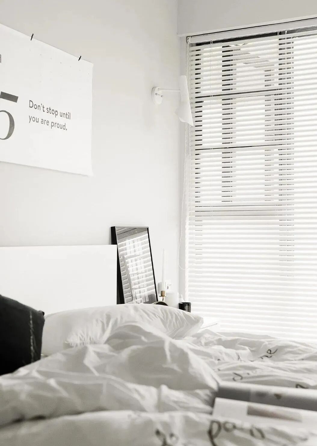 传统布帘已经out了，看看软装界的神器——百叶帘！