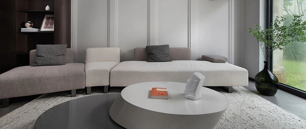 260㎡简约私宅，灰与白演绎极致的生活格调！