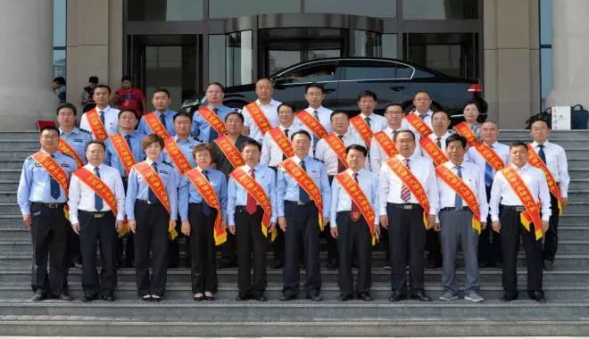 伟德体育app最新下载伟德国际1946官方下载甄玉波获评河北省2017年度“十大法治人物” 伟德体育app最新下载伟德国际1946官方下载甄玉波获评河北省2017年度“十大法治人物”