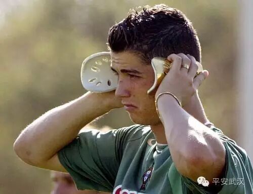 "△国外电影中的丧尸"变成巨人观后的尸体,颜面肿大,眼球突出,嘴唇变