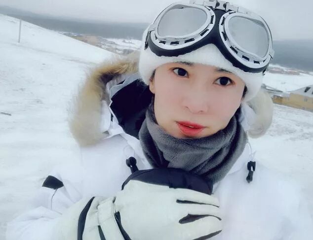 【美女】中国阿姨在低温下拍照片，网友惊呼受不了，性感火辣身材不输少女！（组图） - 27