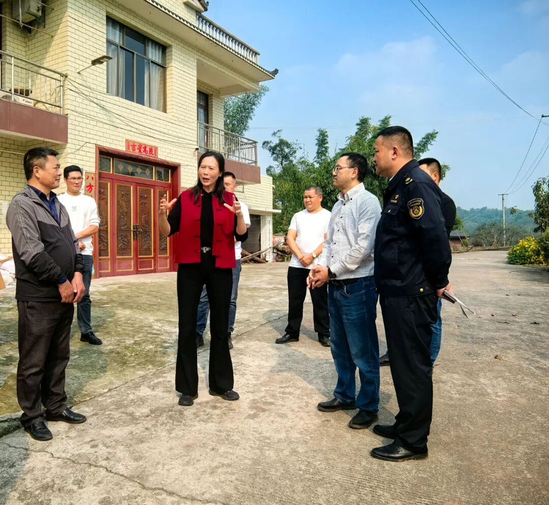 市委副秘书长,市文广旅游局局长张艳丽一行到刘家镇大庙村调研指导