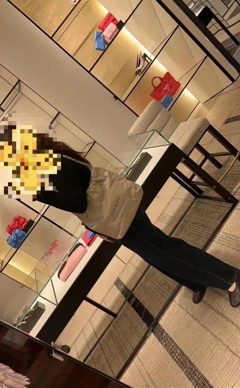 她确认遇难凶手身份曝光亿万富豪之女商场购物时遇袭身亡
