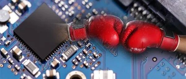 ​芯片“大战”升级！万亿巨头火拼，这个男人明天出狱，战火要蔓延？