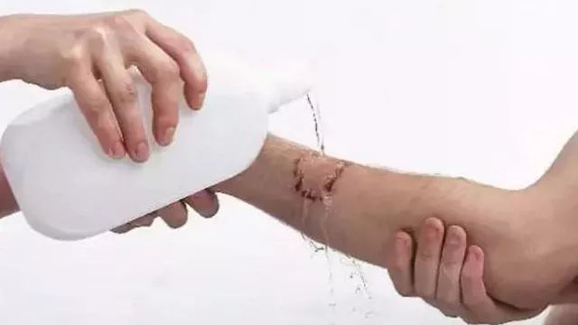 痂皮真的能保护伤口吗? 痂皮真的能保护伤口吗?