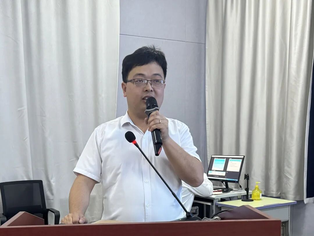 人才中学历史老师  宋子成宋子成老师:历史大单元教学主要依据学科