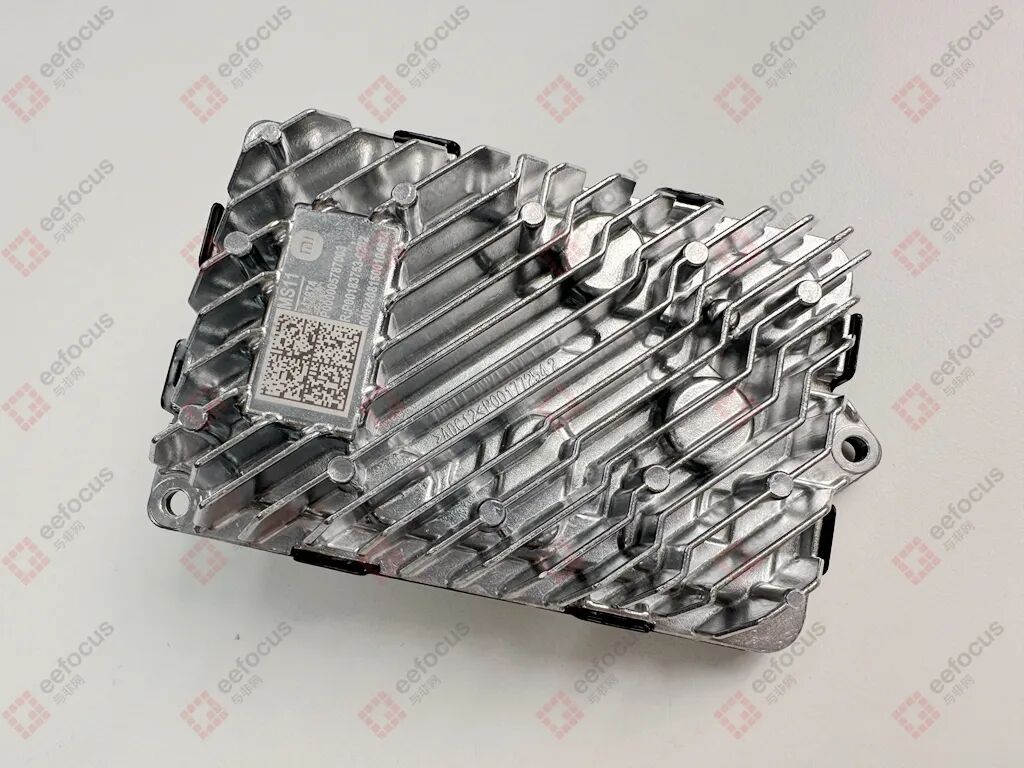 小米SU7大灯驱动板拆解：国产芯含量极低