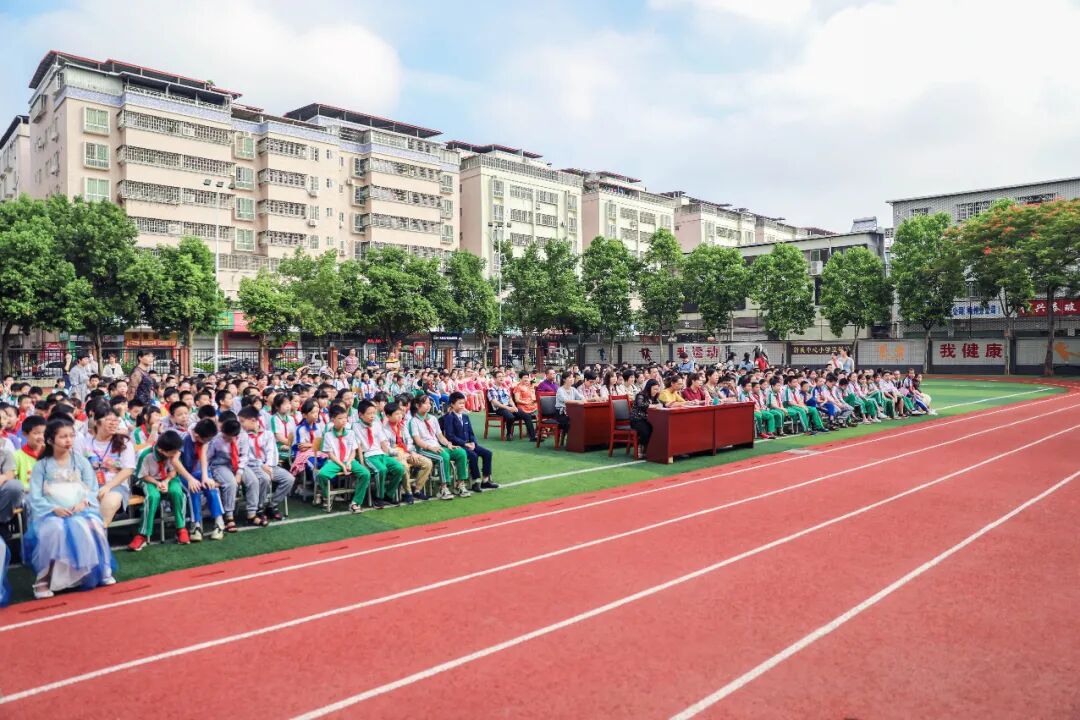 梅县区新城中心小学举行传承文明颂中秋经典诗文诵读比赛