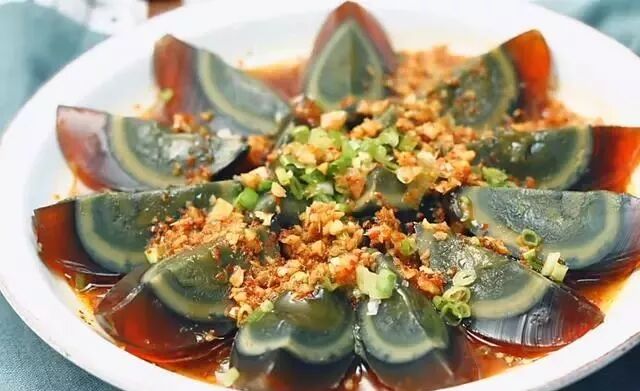 凉拌松花蛋的秘诀在于调料汁 好多人的做法都错了 不好吃就对了 学艺厨房 微信公众号文章阅读 Wemp