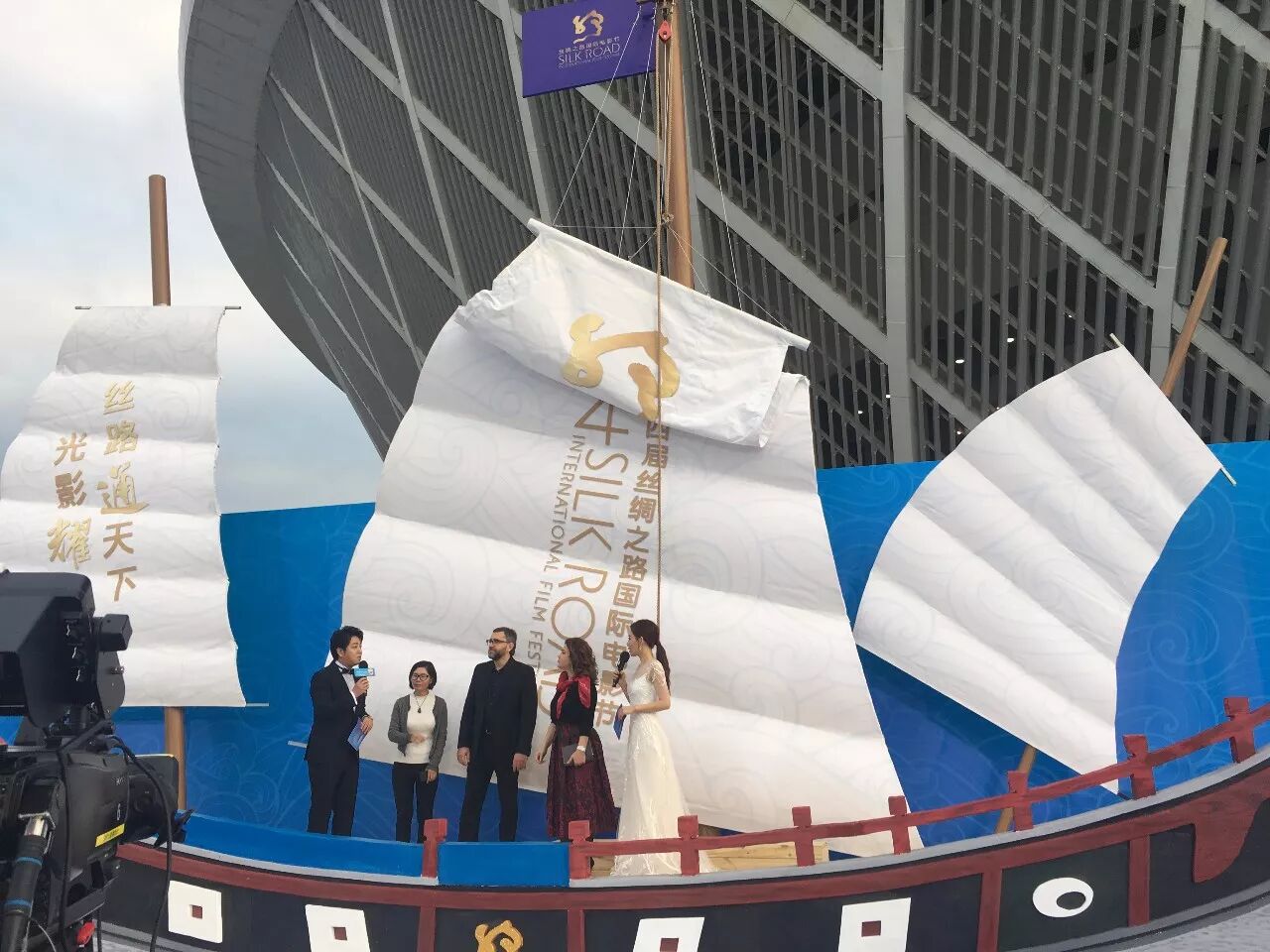 絲路電影節(jié)閉幕式 成龍姚晨景甜等大咖空降福州（3）