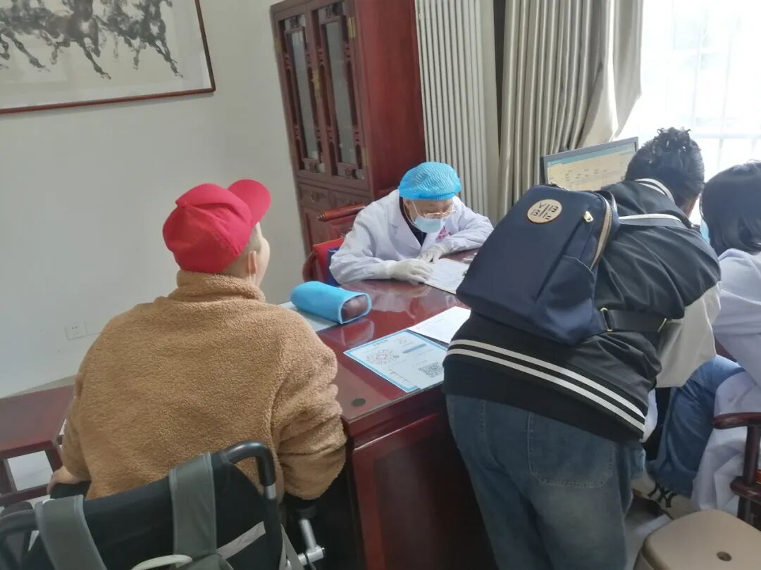 张代钊教授看诊