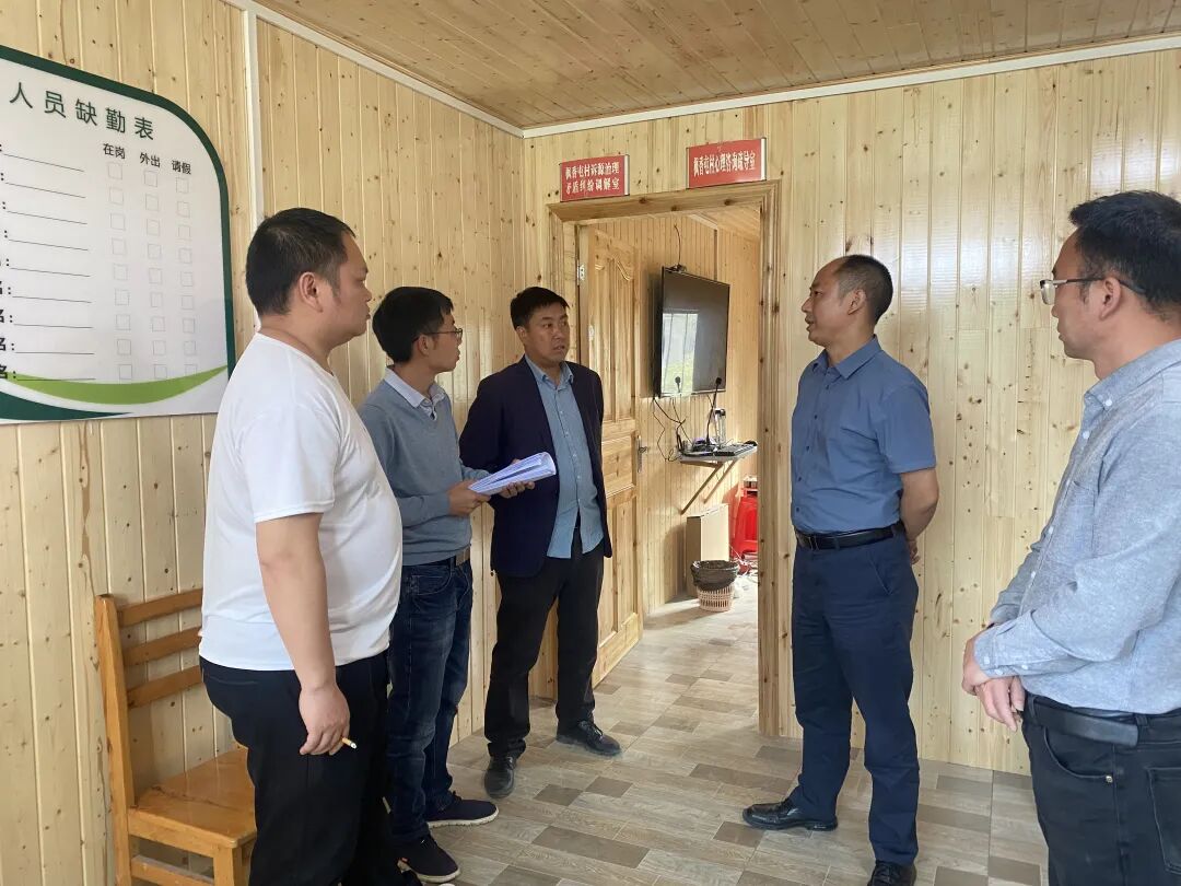 5月7日,乡党委副书记,乡长蒋芃,乡党委副书记,政法委员王寅名到各旧村