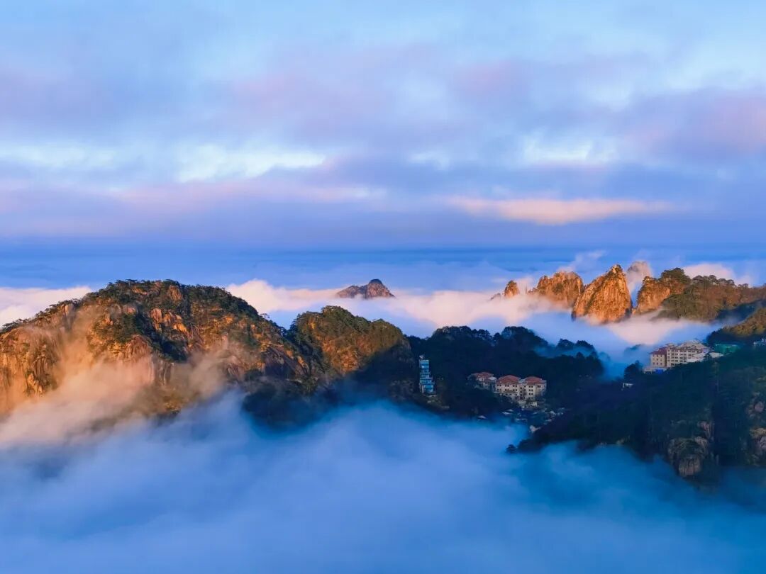 黄山一酒店大厅挤满过夜游客 景区提醒：出游前请做好规划