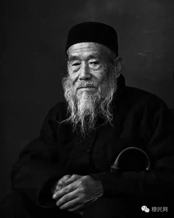 指责,贬损阿訇的形象,贬低阿訇的宣教工作,这不利于穆斯林内部的团结