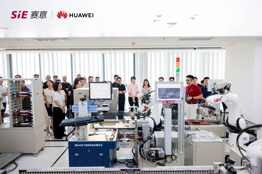 赛意信息展厅-产线参观.jpg