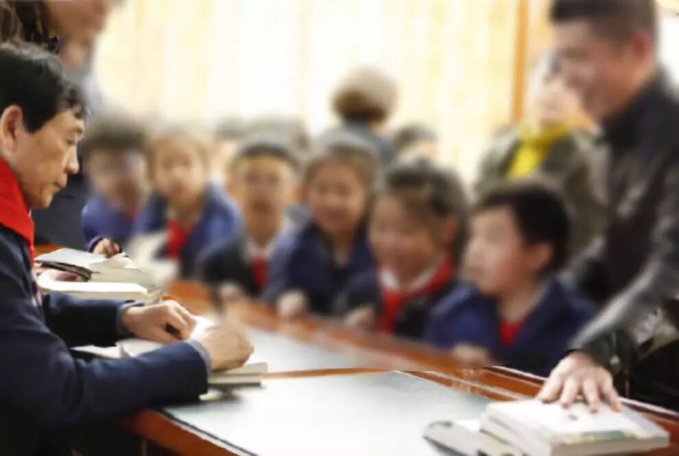 曹文轩精品稻香渡简介_曹文轩的八月桂花简介_曹文轩简介